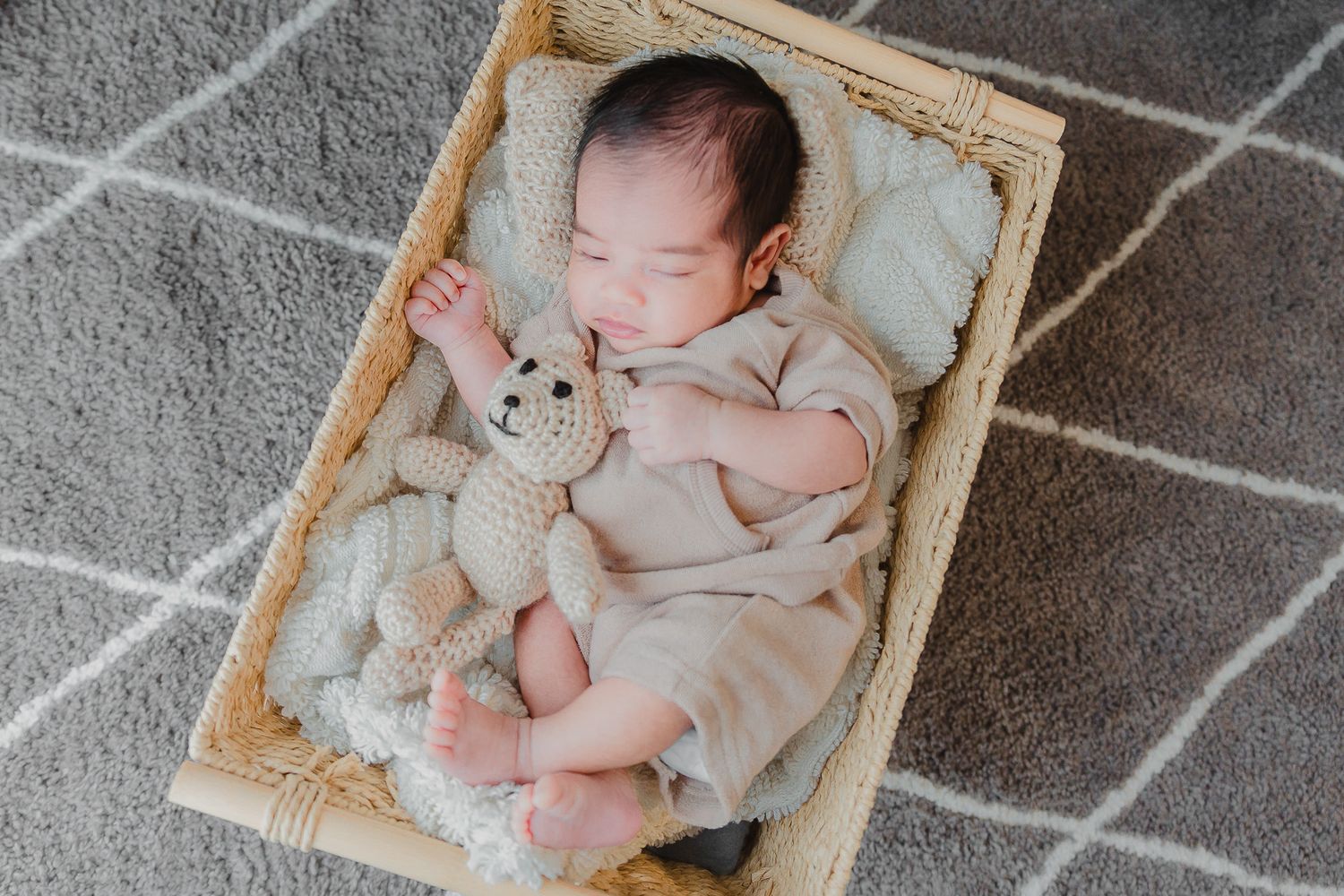 newborn lifestyle photography at the comfort of your own home