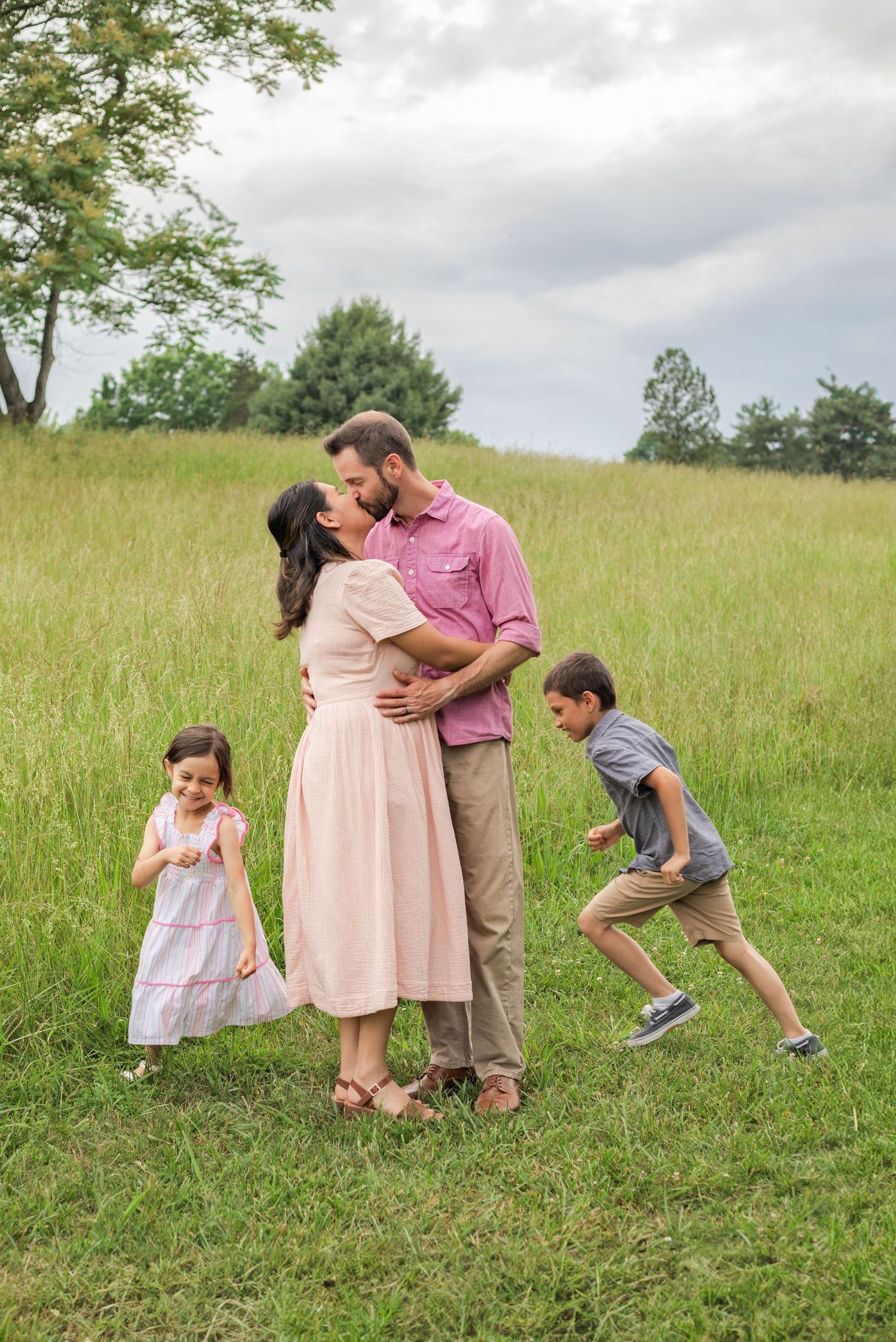 Charlottesville, Virginia family photographer, newborn, maternity, family photoshoot, boar's head inn