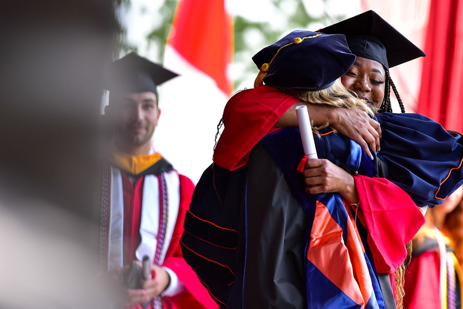 student hugging professor at graduation | HIGHER EDUCATION PHOTOGRAPHER, UNIVERSITY PHOTOGRAPHER