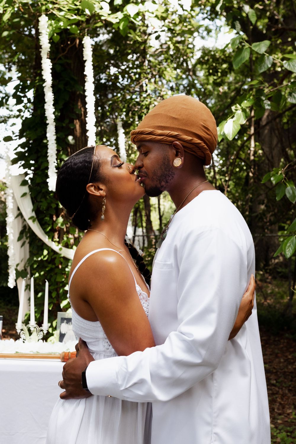 bride and groom kissing in backyard ceremony in norfolk, virginia