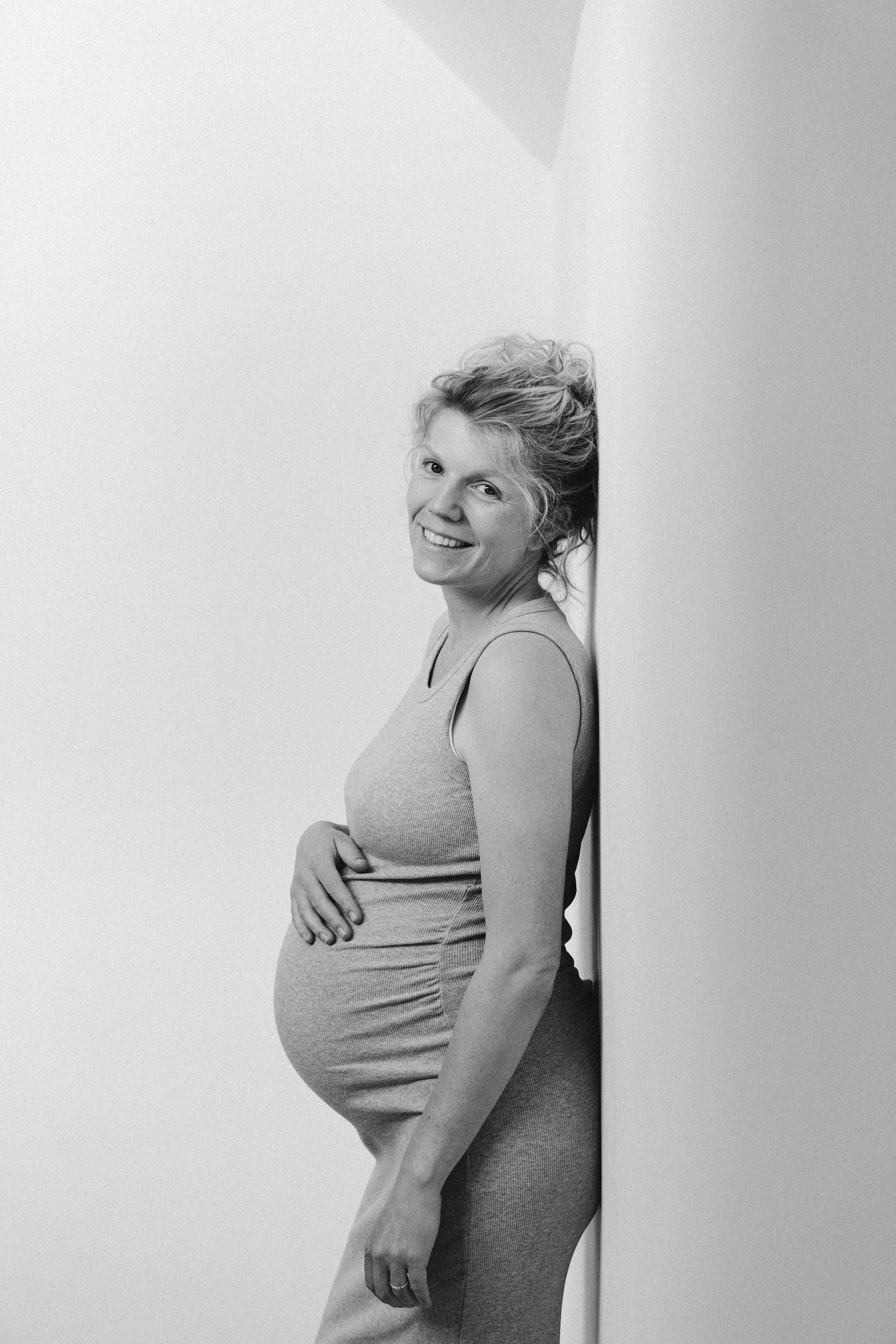 Portret vrouw, creatief portret. Zwangerschapsfotografie. Zwangerschap in Beeld. Newborn. Intiem. Boudoir fotografie. Kunst.