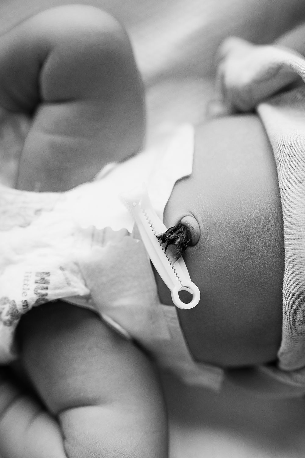 Detail-shot-of-newborn-baby-girls-umbilical-cord-at-her-fresh-48-session-at-Hillcrest-South-Hospital