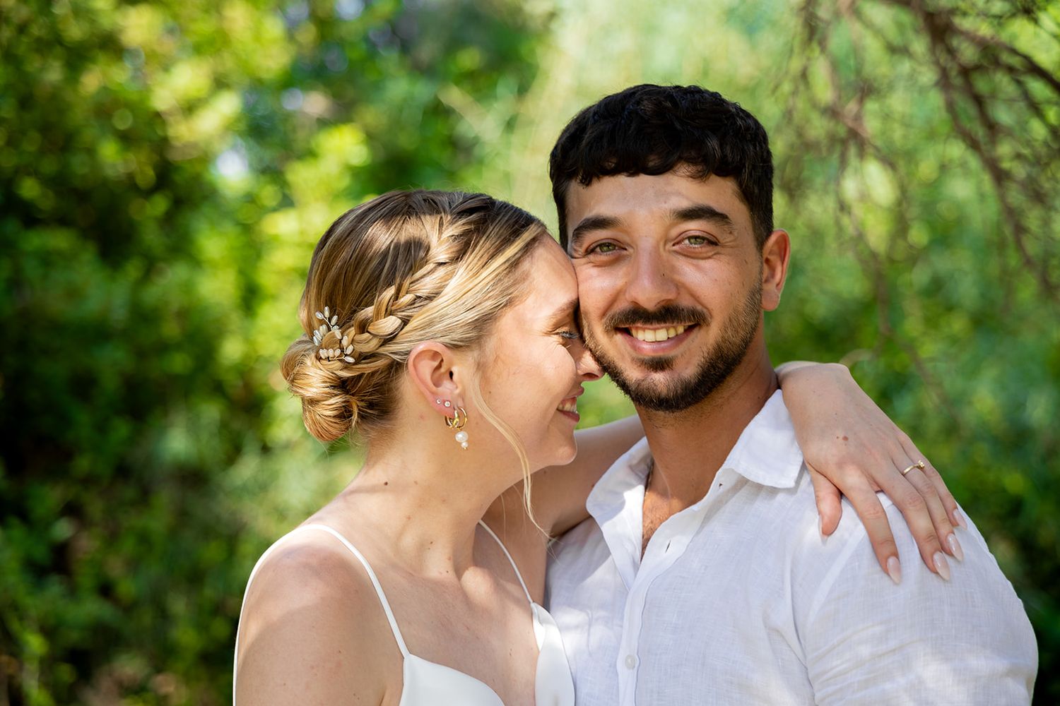 Groom and groom sliding down a piramid in a park in Tel Aviv during couples portraits
