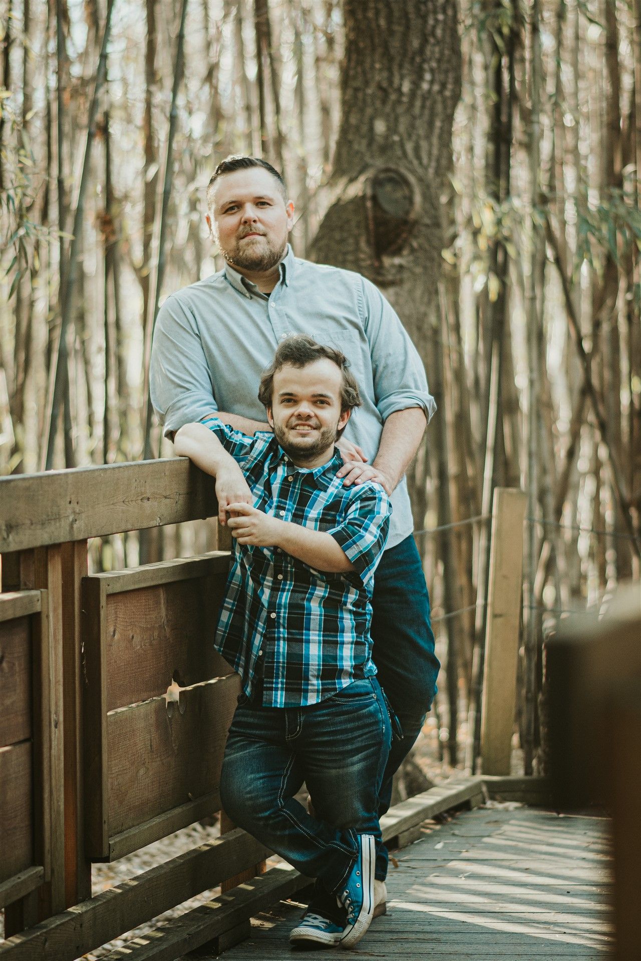 Couple portrait photography poses at the Birmingham Botanical Gardens.