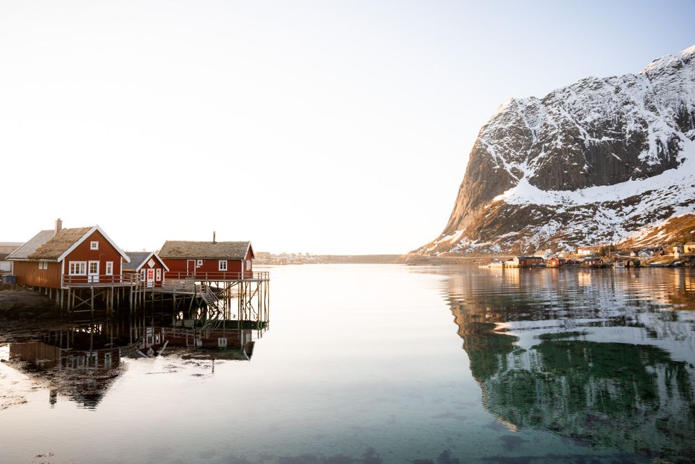 lever de soleil à reine dans les lofoten