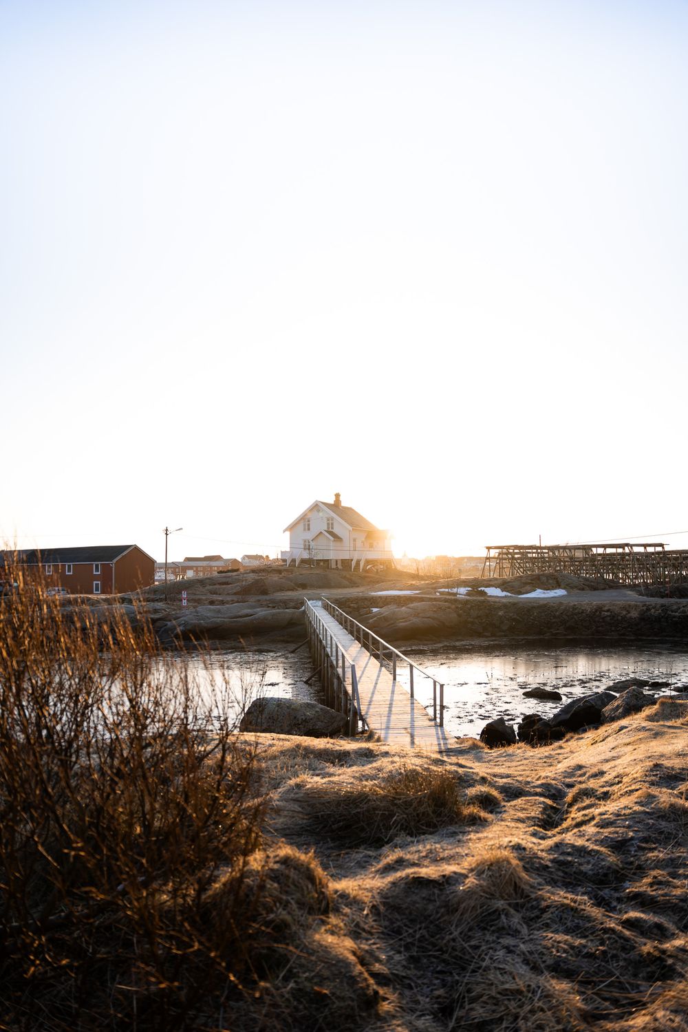 lever de soleil à Reine dans les lofoten pont