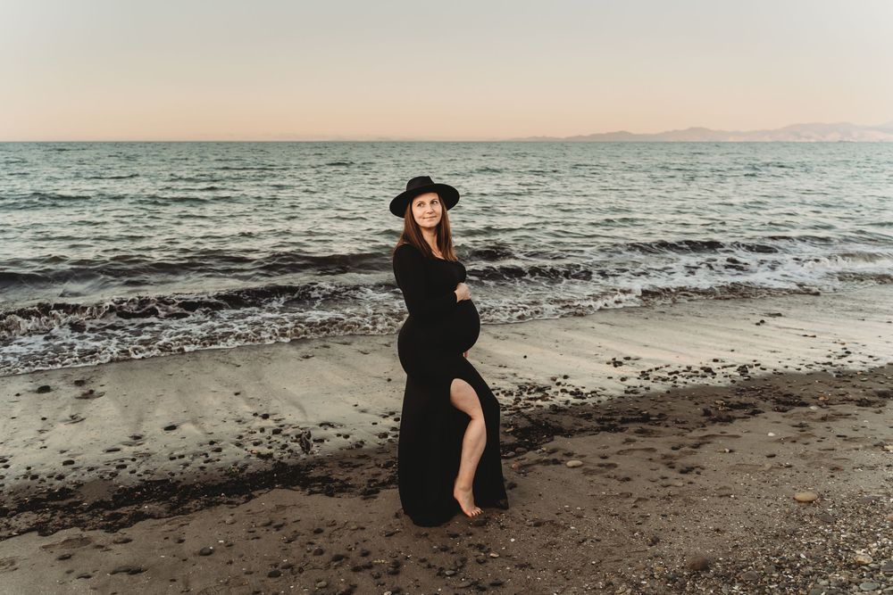 Tasman maternity photographer, Nelson photographer, maternity photos, beach maternity shoot, Ruby Bay, pregnancy photos