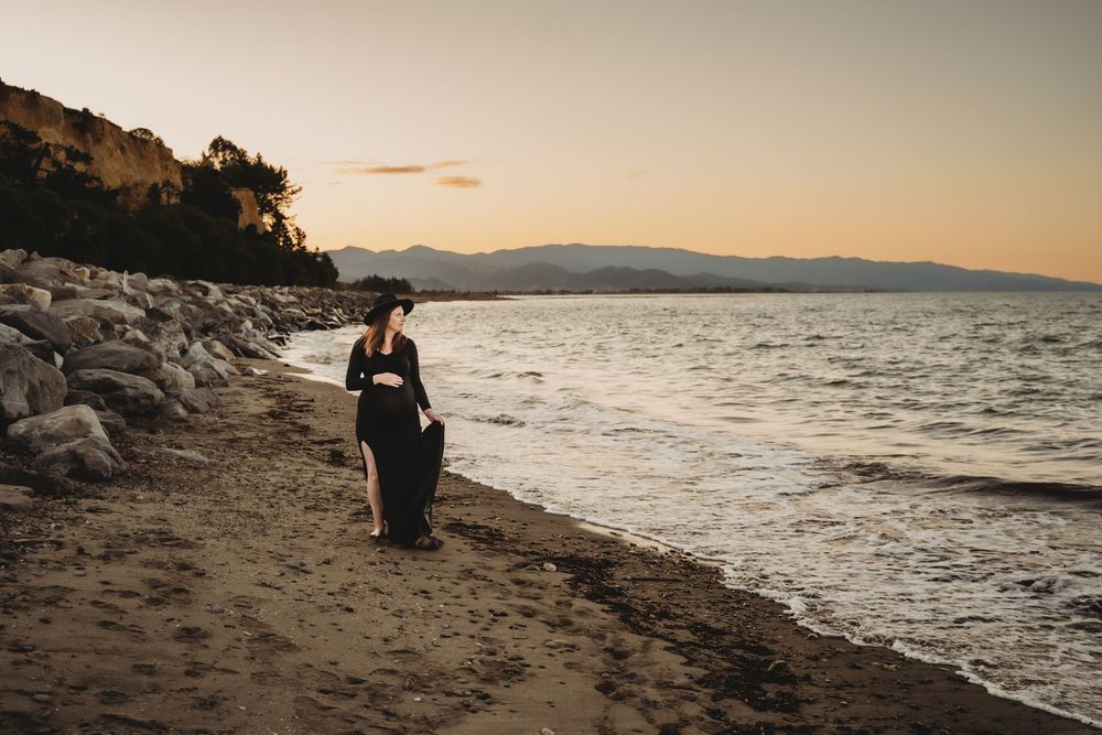 Kina Peninsula, Kina beach, beach maternity session, Tasman photographer