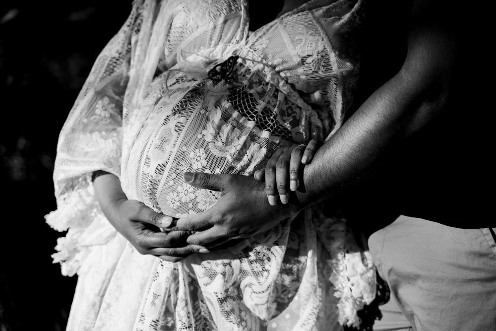 Tasman maternity photographer, Nelson photographer, maternity photos, black and white maternity photo