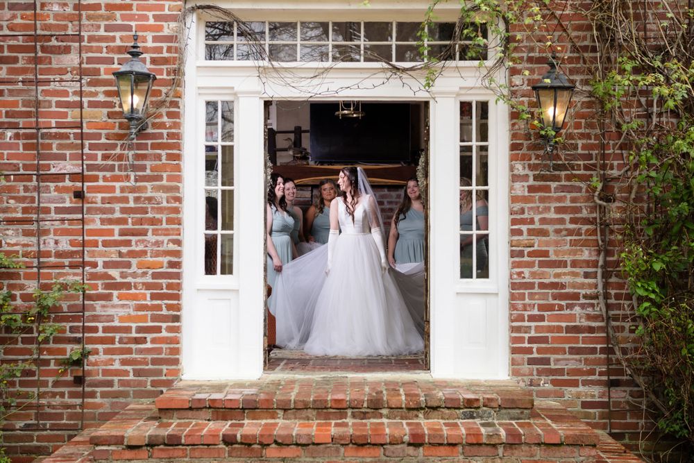 Bride prepping with her bridal party.