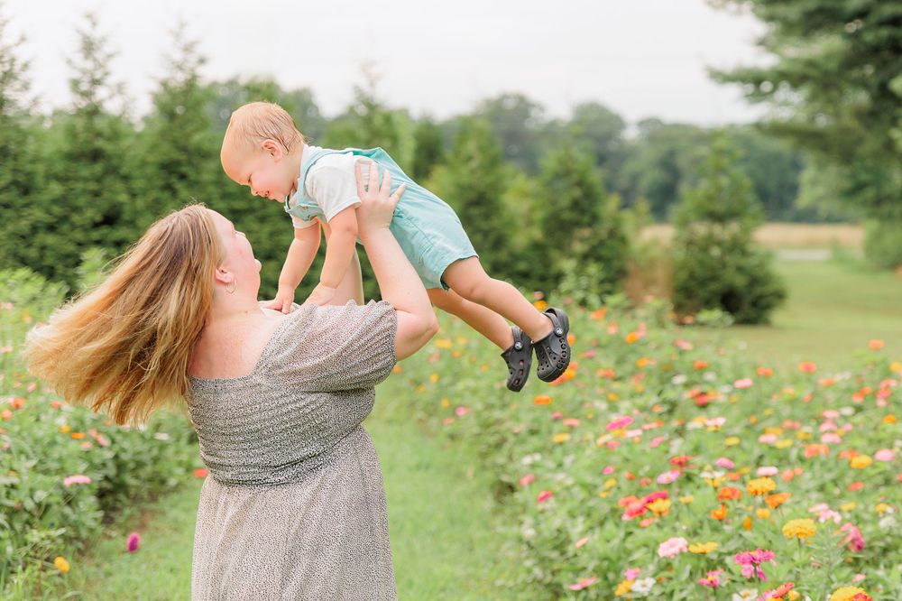 flower field zinnia mommy and me child toddler photo shoot session mantua nj new south jersey clayton franklinville elk