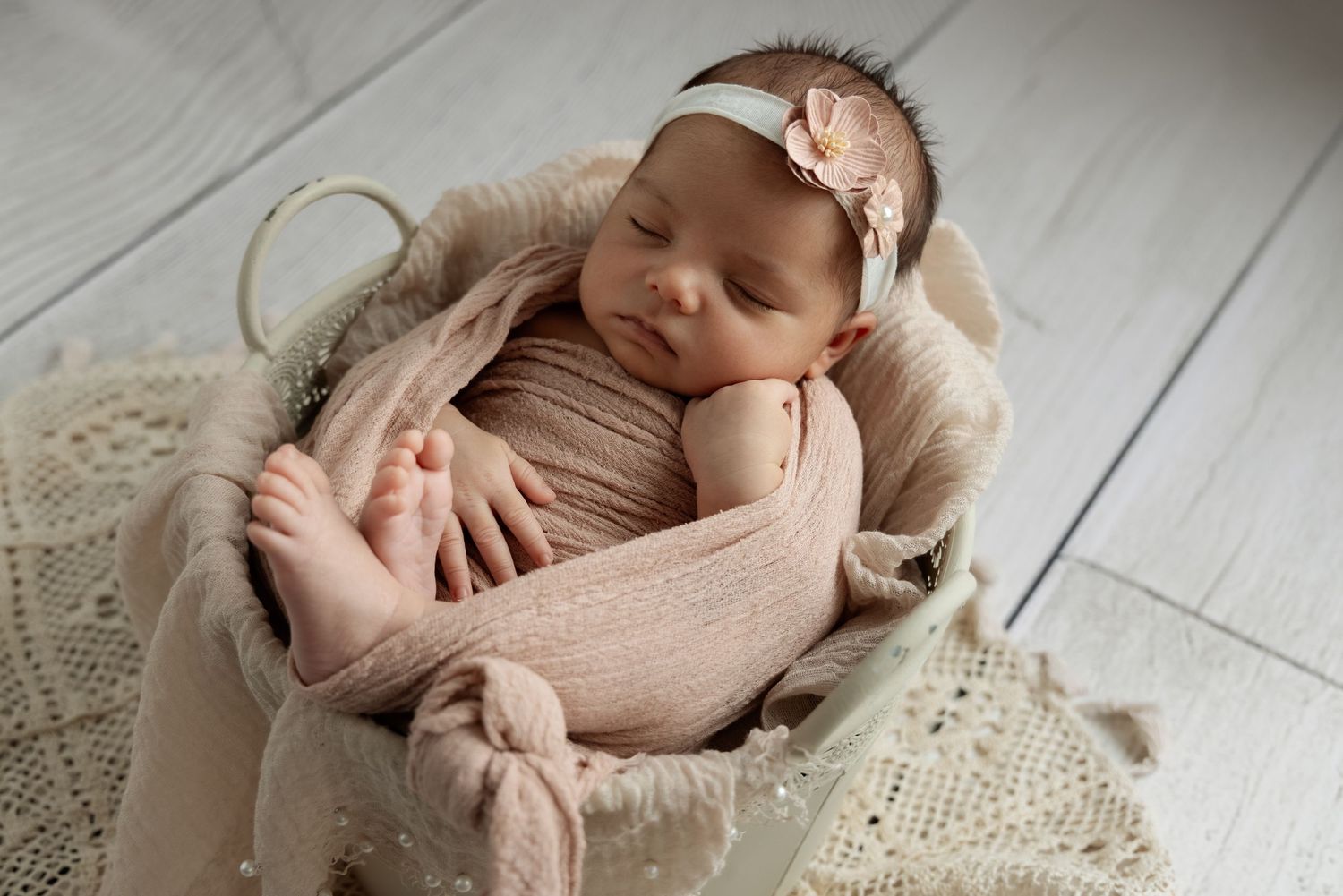 Séance photo bébé Neuchâtel – Portraits délicats et naturels de votre petit trésor