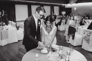 Romantic wedding photos images in Des Moines, Iowa. wedding photography Ideas for Iowa wedding venue and photography
