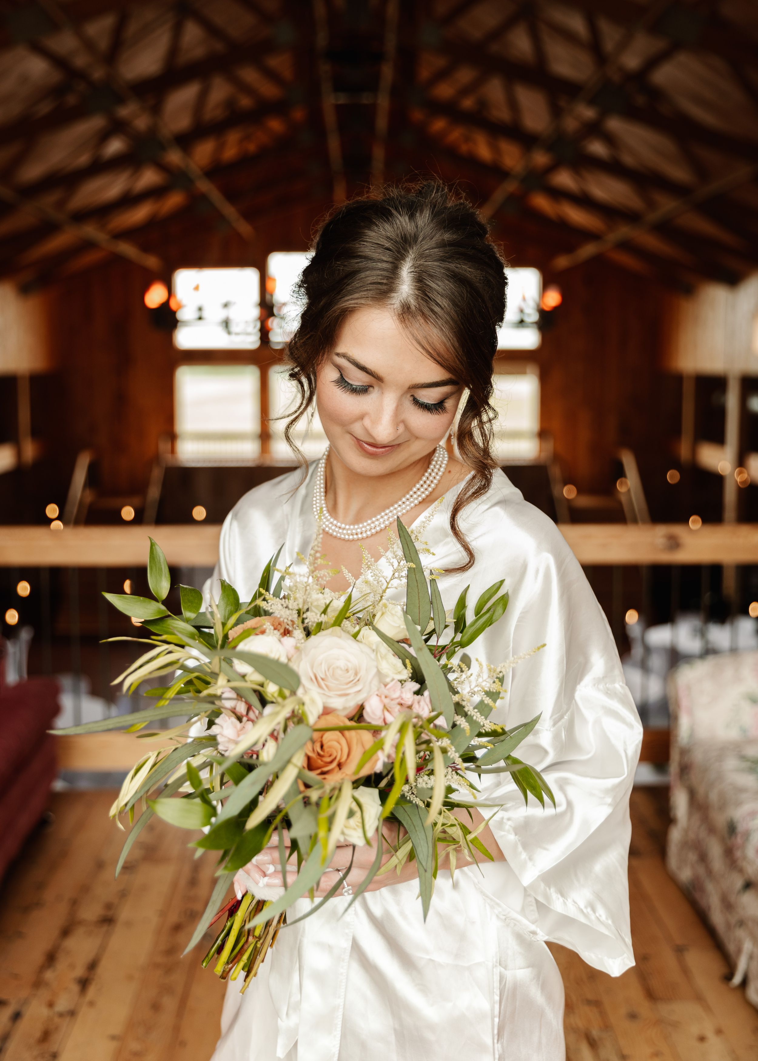 Romantic bridal photos images in Des Moines, Iowa. wedding photography Ideas for Iowa wedding venue and photography