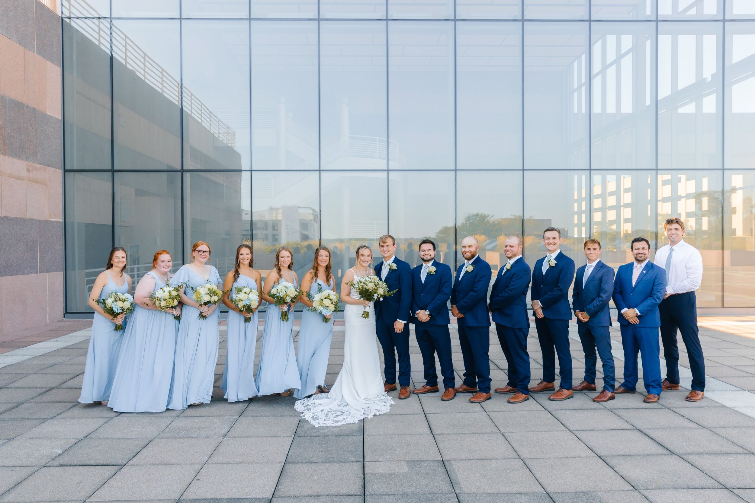 Romantic wedding photos images in Des Moines, Iowa. wedding photography Ideas for Iowa wedding venue and photography