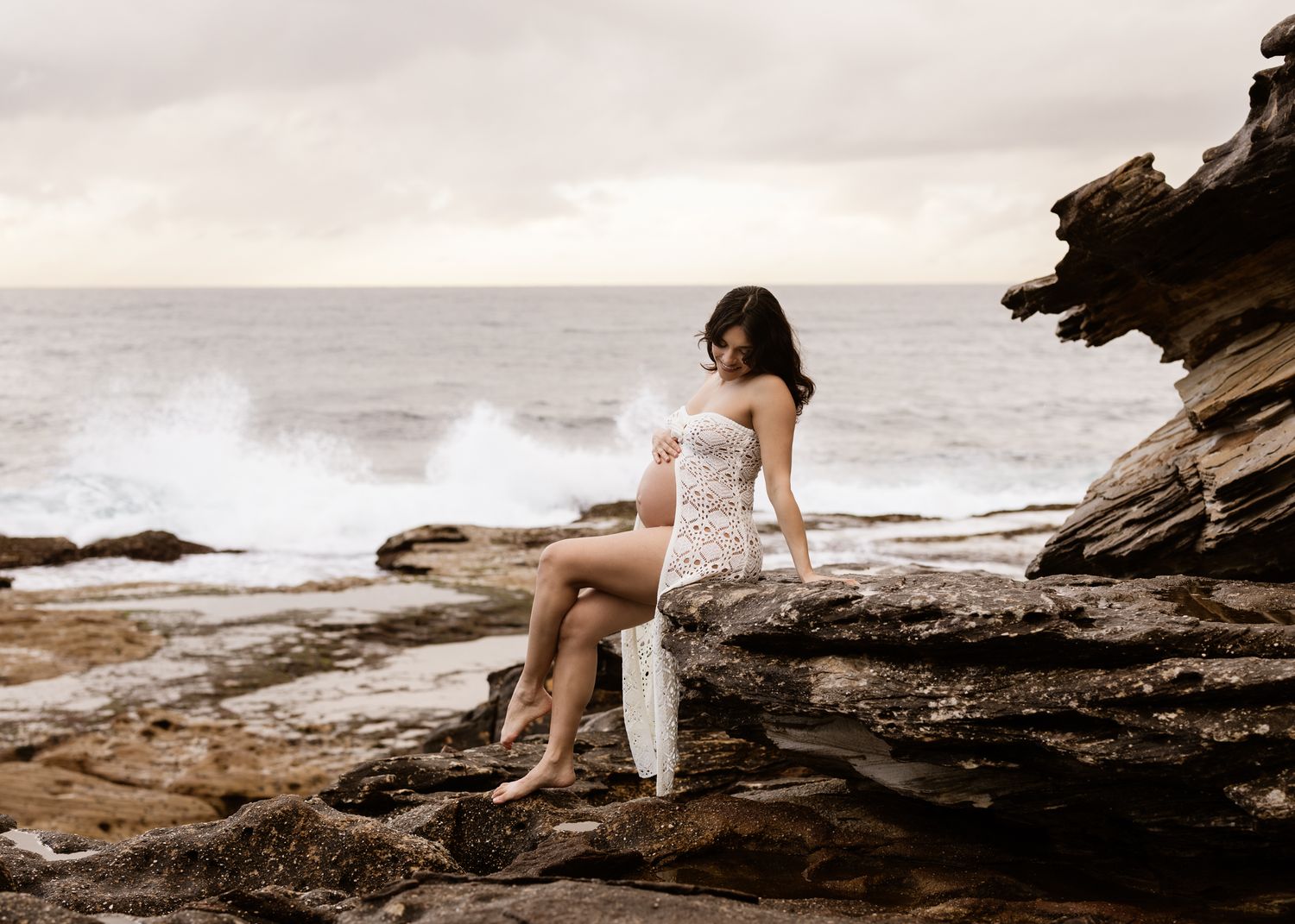 chic and modern maternity photography Sydney