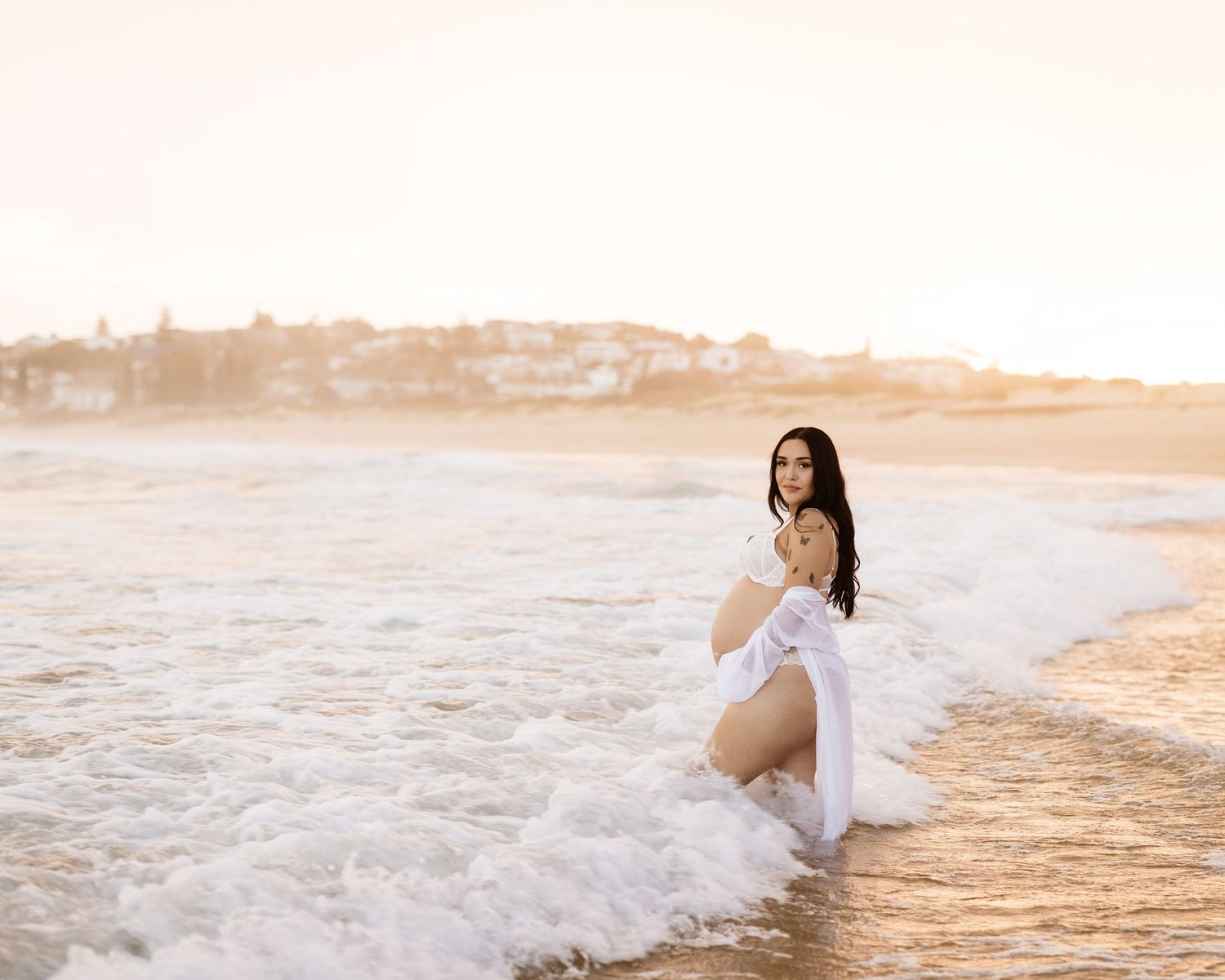 pregnancy photographer at north curl curl beach