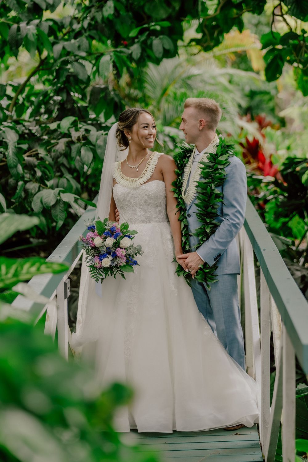 Stunning wedding at Nalo gardens Oahu Hawaii coordinator Wedding of hawaii