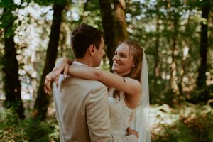 an oregon coast wedding photographer specializing in elopements and intimate weddings for adventurous, emotive couples