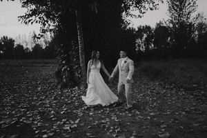 an oregon coast wedding photographer specializing in elopements and intimate weddings for adventurous, emotive couples