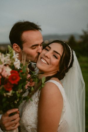 an oregon coast wedding photographer specializing in elopements and intimate weddings for adventurous, emotive couples