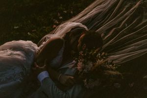 an oregon coast wedding photographer specializing in elopements and intimate weddings for adventurous, emotive couples