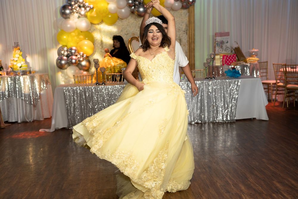 Las Colinas Canals provided the perfect setting for Briana's Dream Quinceañera portraits captured by Fotolilly Photography.