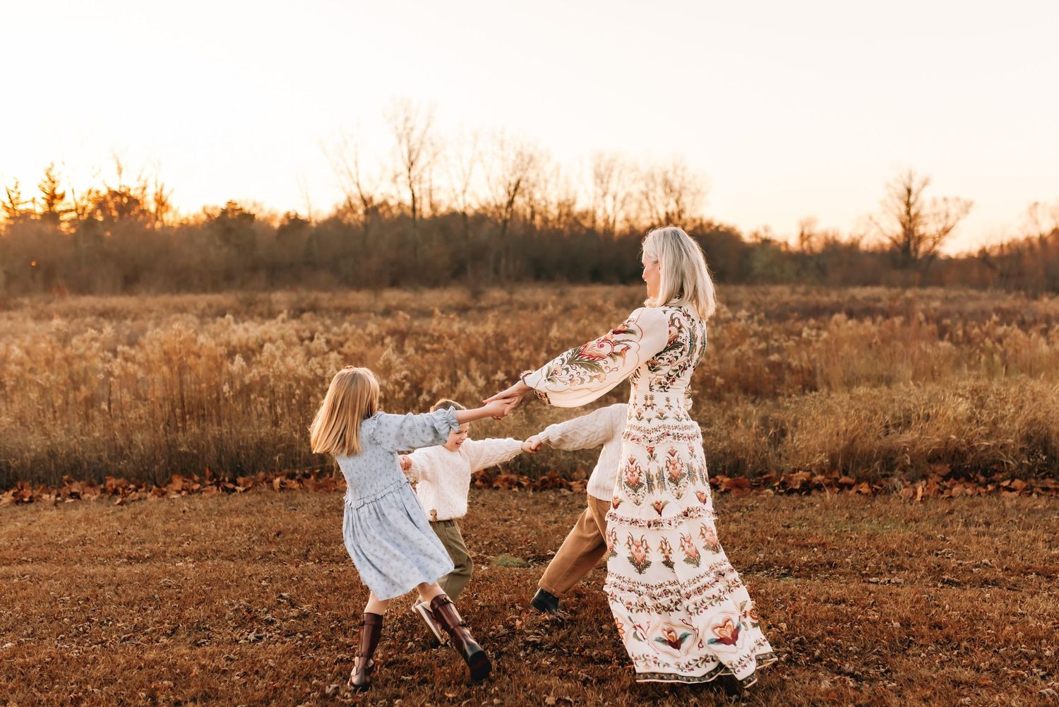Fall family photo outfit inspiration for Marion Indiana Fall Family pictures