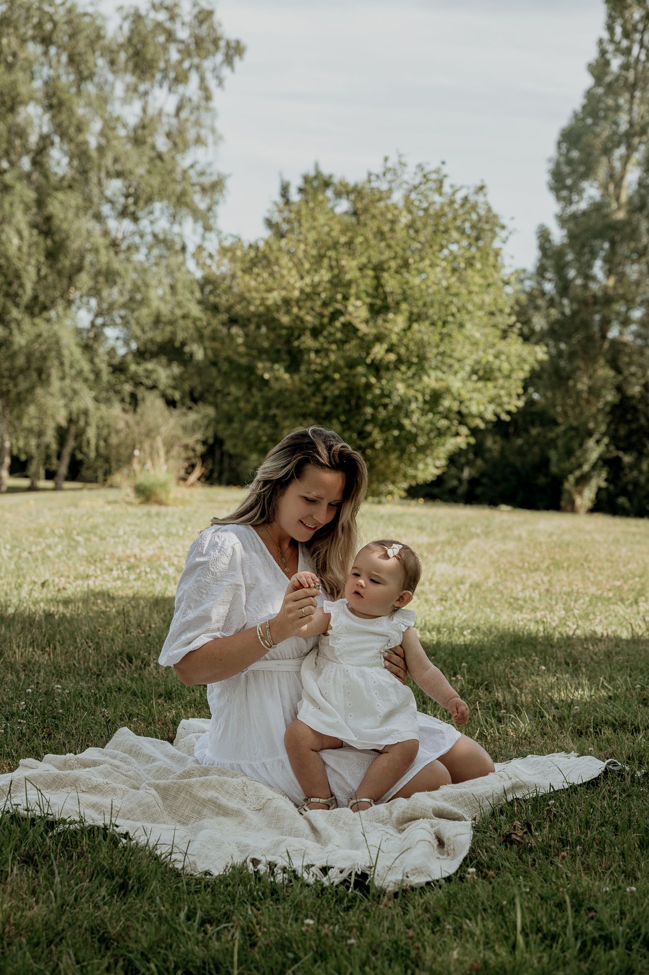 Séance photo en extérieur dans un parc proche de Beauvais, une séance photo spontanée et naturelle - Mathilde Verduyn