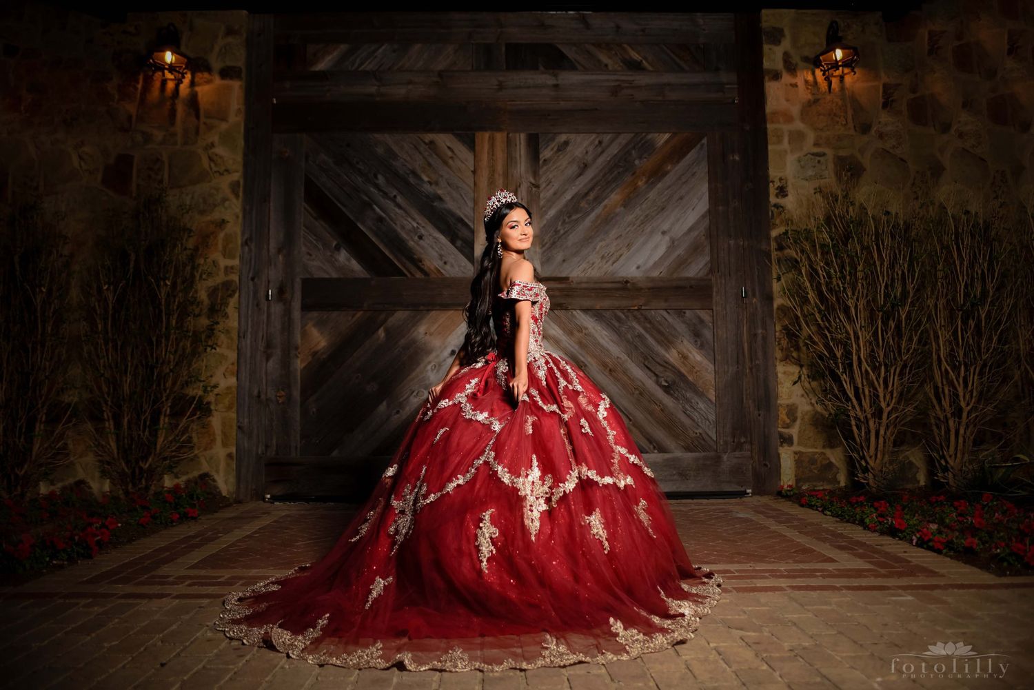 Floor view of packed Quinceañera dance floor showing open invite Quince celebration, guest capacity, quince venue and RSVP planning