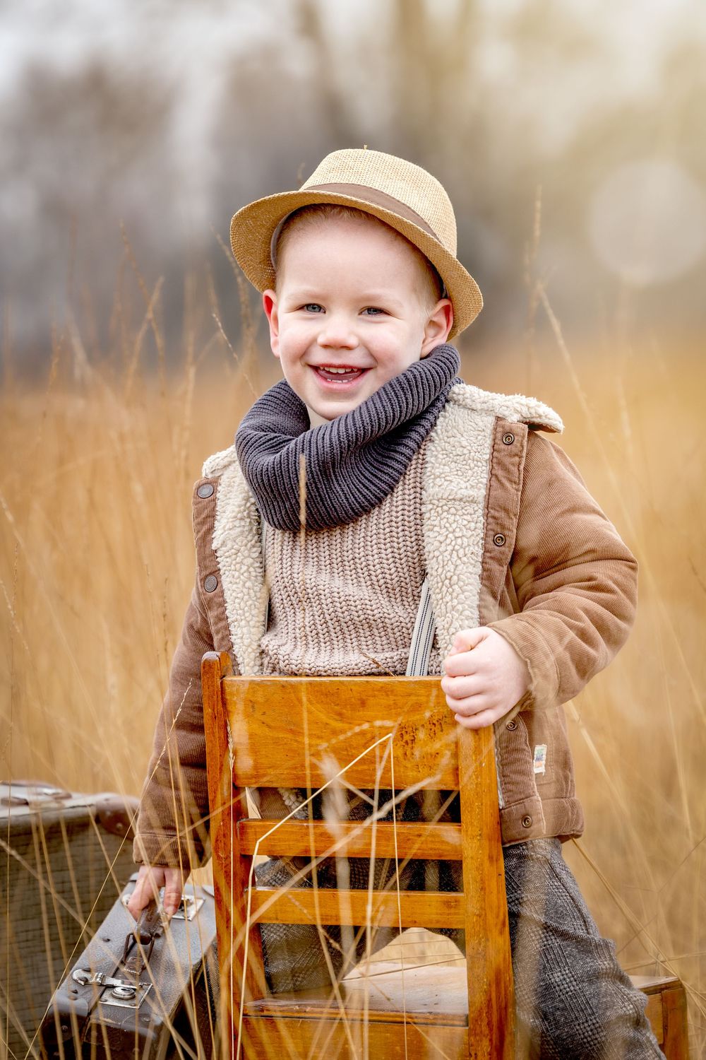 jongetje met hoed. kinderportret overijssel