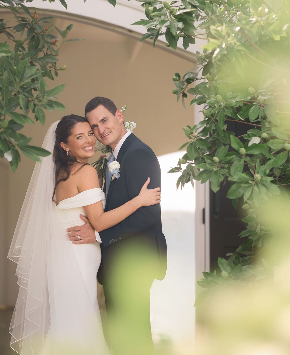 Couple portrait framed by leafy veranda arches at Magnolia Hill Farm near Columbus, Ohio