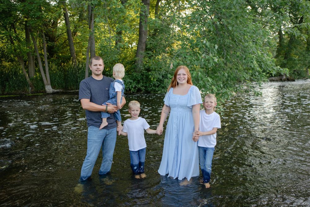 Kendall Kuss Photography Waukesha County family photographer. Family lifestyle photos in Sullivan Wi