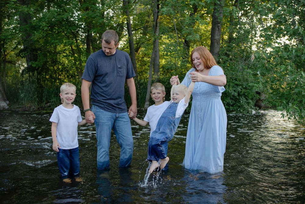 Kendall Kuss Photography Waukesha County family photographer. Family lifestyle photos in Sullivan Wi