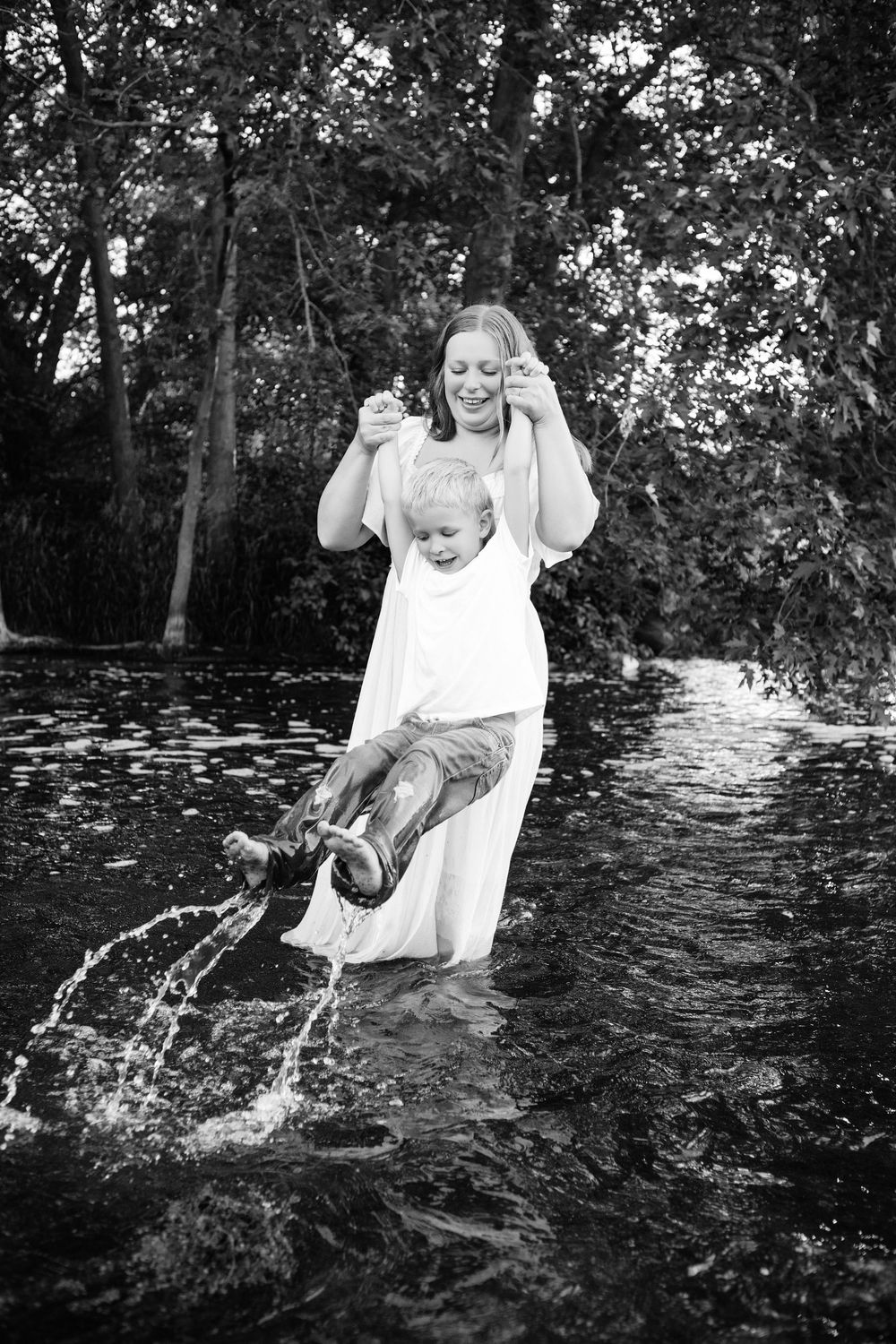 Kendall Kuss Photography Waukesha County family photographer. Family lifestyle photos in Sullivan Wi