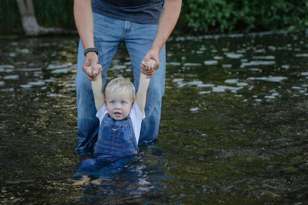 Kendall Kuss Photography Waukesha County family photographer. Family lifestyle photos in Sullivan Wi