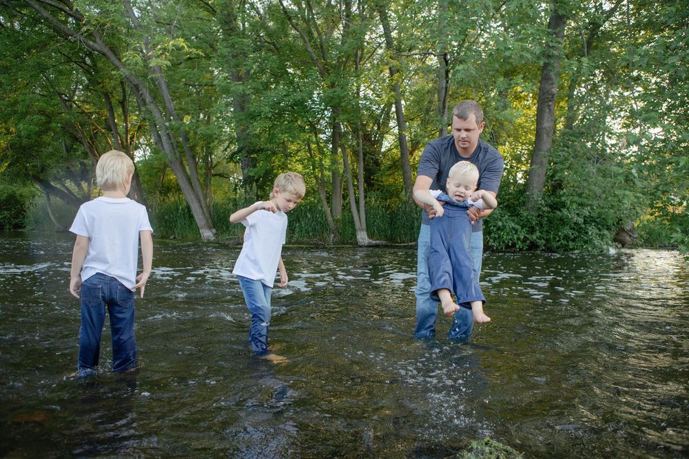 Kendall Kuss Photography Waukesha County family photographer. Family lifestyle photos in Sullivan Wi