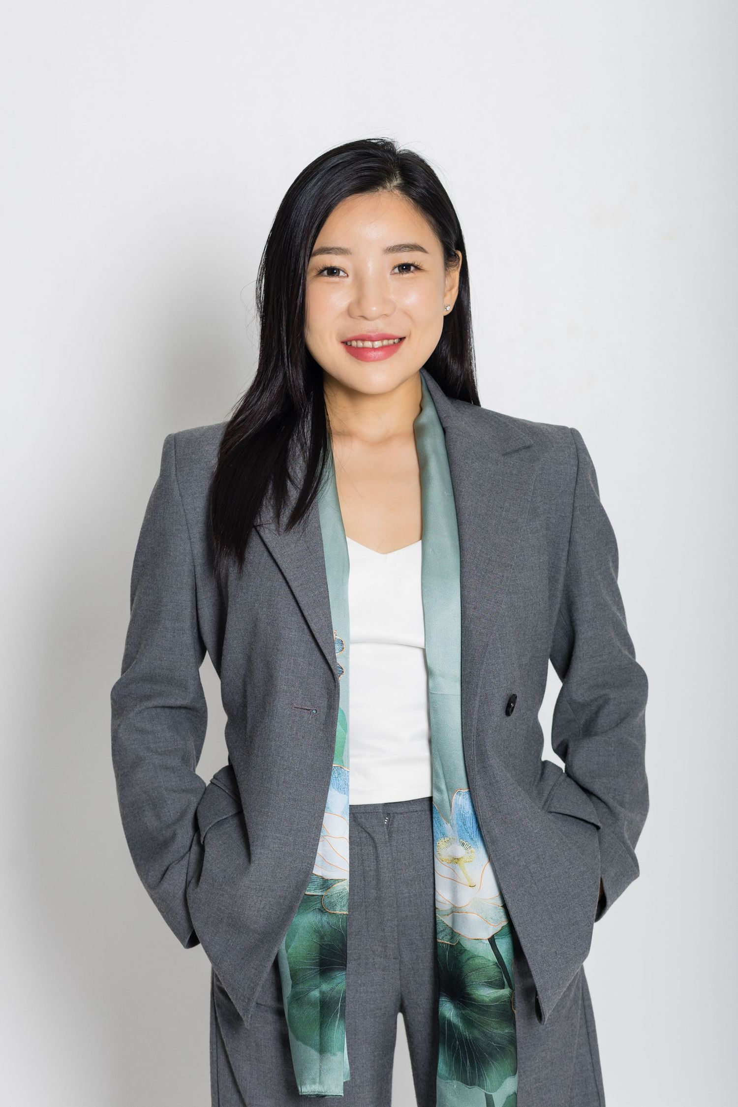 Corporate and Lifestyle headshots for senior leaders, corporate professionals and companies in Singapore. Corporate branding.