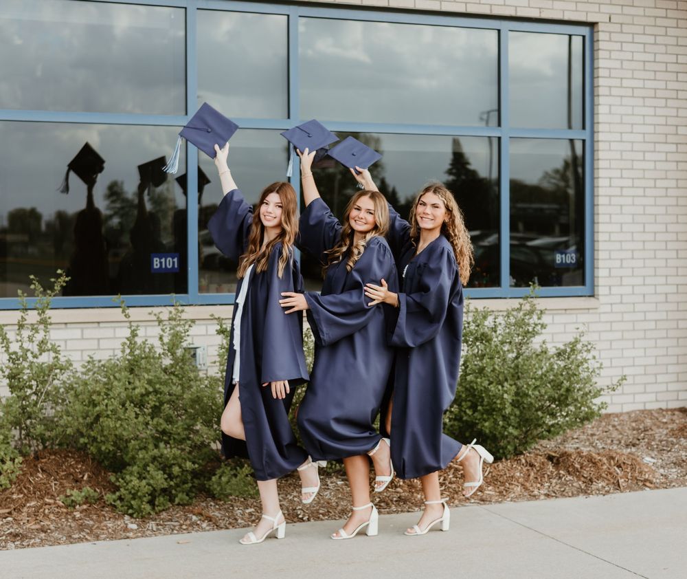 best friends graduation photos