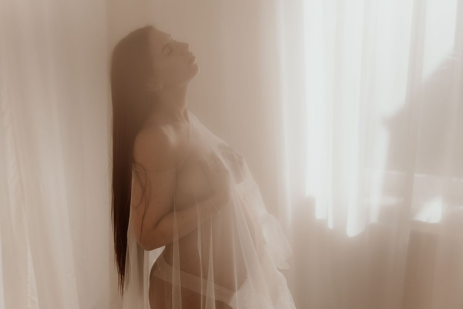 Servizio fotografico maternità a Cogliate
Ritratti delicati e intimi per future mamme. Sessioni in studio, a domicilio o al tramonto