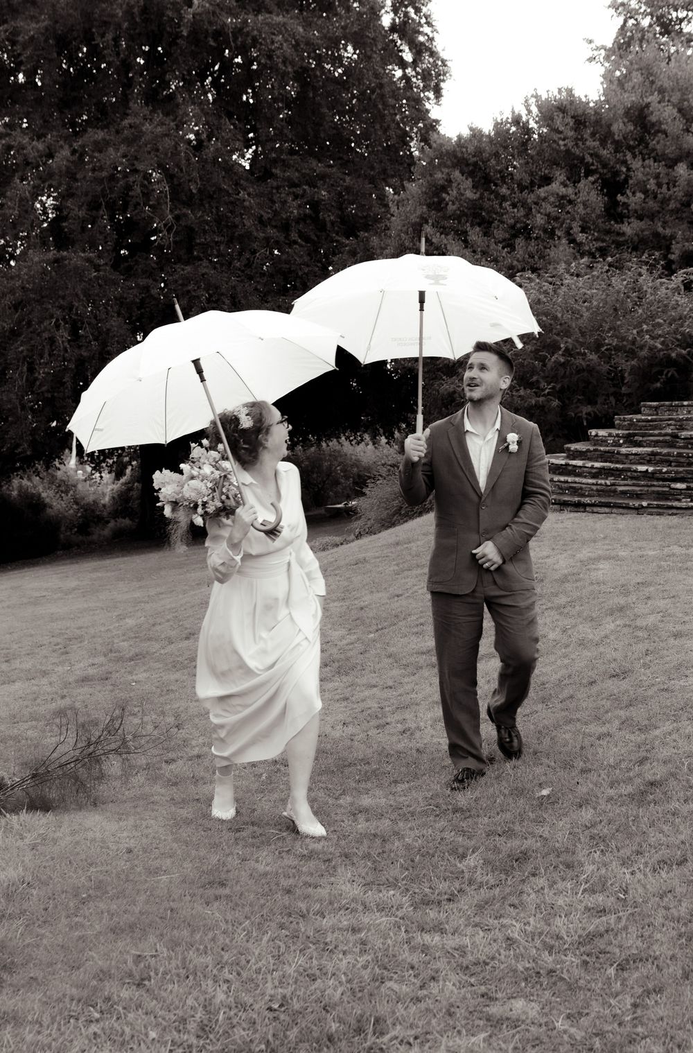wedding photographer in all weathers