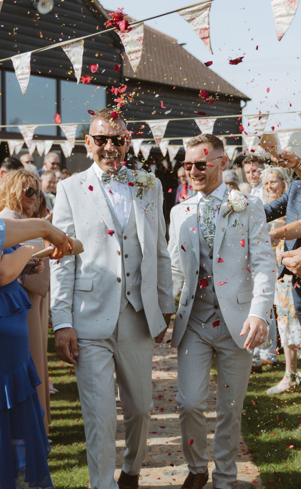Gloucestershire wedding confetti throw