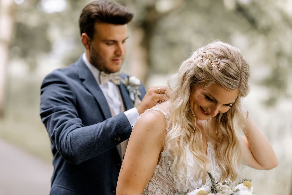 Elegant wedding portraits captured in a bright natural outdoor setting.