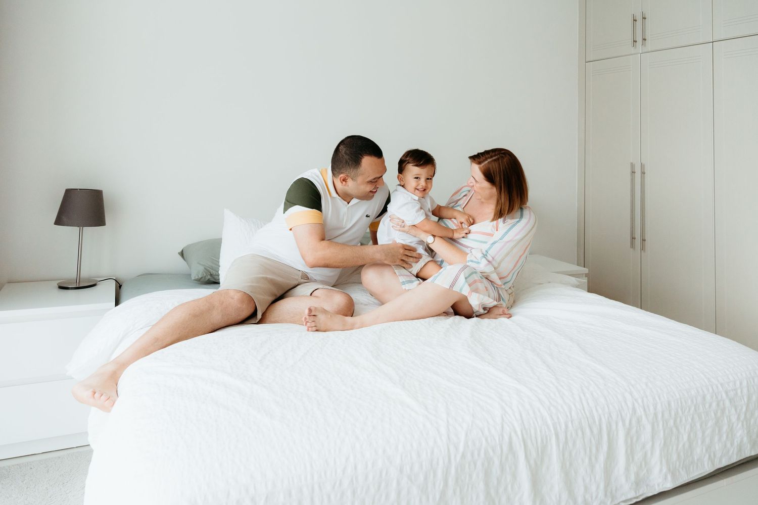 Home photoshoot abu dhabi photographer family indoor lifestyle beautiful images
