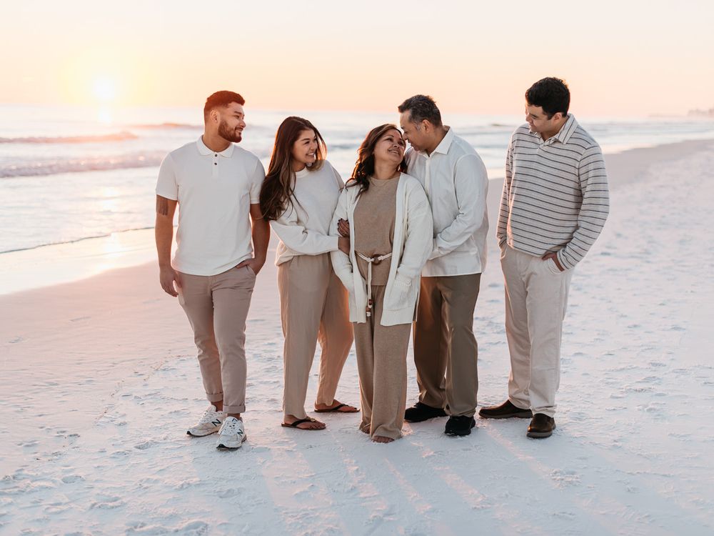 Couples sunset photos by MJ Matt Johnson. Best Miramar and Fort Walton Beach to visit. Professional photography services in Destin Florida.