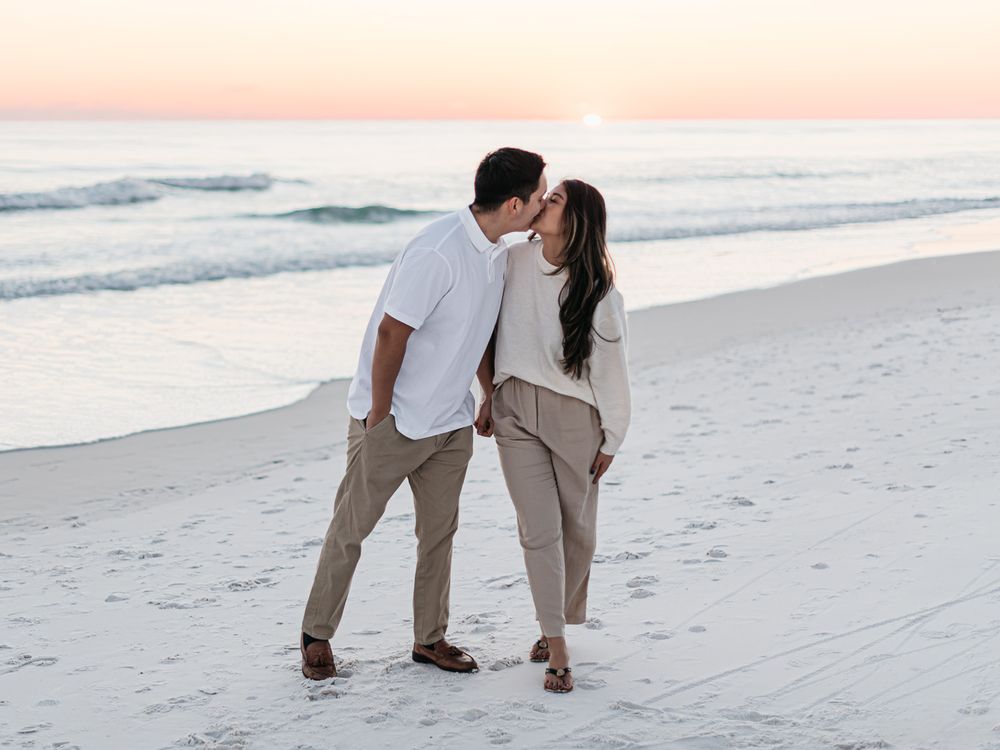 Couples sunset photos by MJ photograph. Best Miramar and Fort Walton Beach to visit. Professional photography services in Destin Florida.