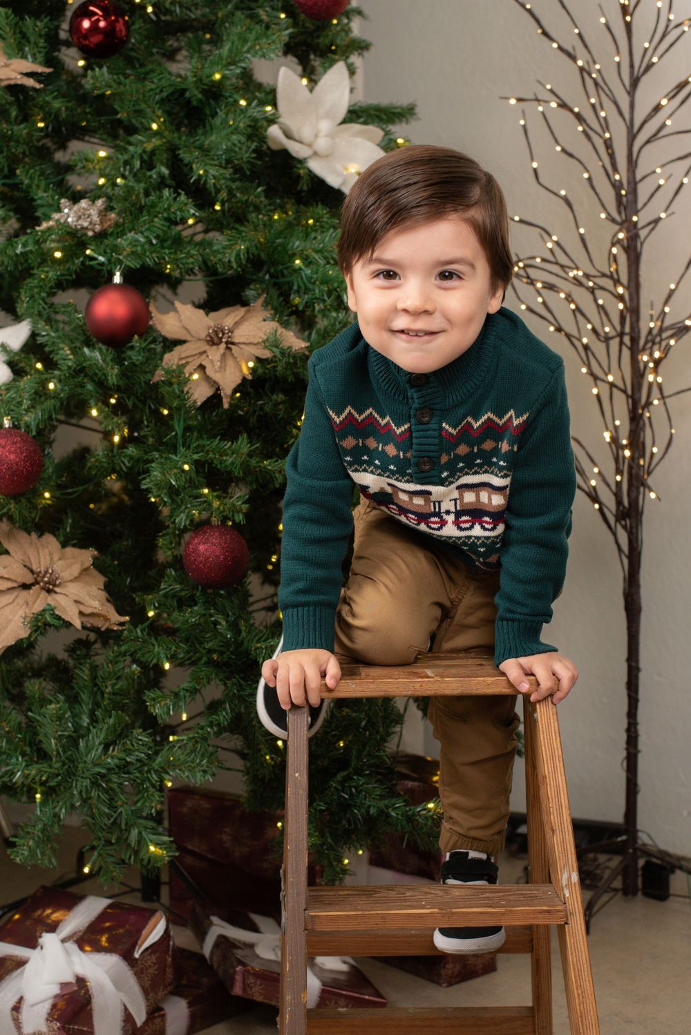 San Diego Christmas photographer capturing festive family portraits
