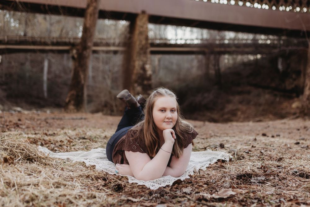 Senior photoshoot in Cullman, Alabama by a North Alabama Photographer. Downtown photoshoot. Field photoshoot in Cullman, Alabama
