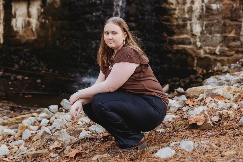 Senior photoshoot in Cullman, Alabama by a North Alabama Photographer. Downtown photoshoot. Field photoshoot in Cullman, Alabama