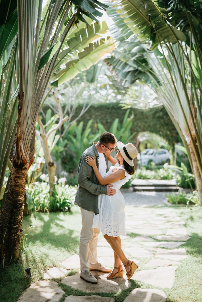 Romantic couple photoshoot services in Bali